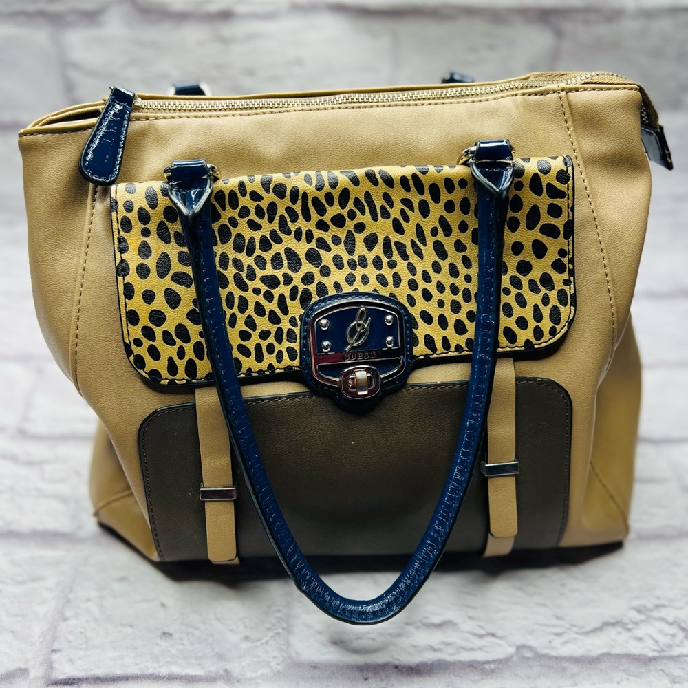 Guess Handbag - Picture 2 of 6
